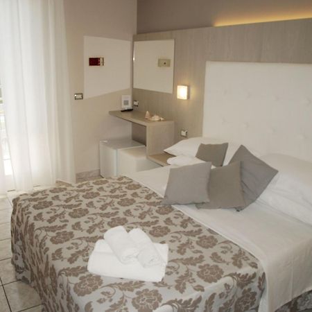 Hotel Stefan Room & Breakfast Гаттео-а-Маре Экстерьер фото