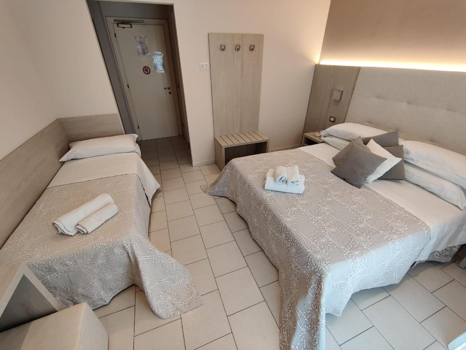 Hotel Stefan Room & Breakfast Гаттео-а-Маре Экстерьер фото
