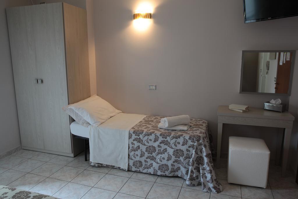 Hotel Stefan Room & Breakfast Гаттео-а-Маре Номер фото