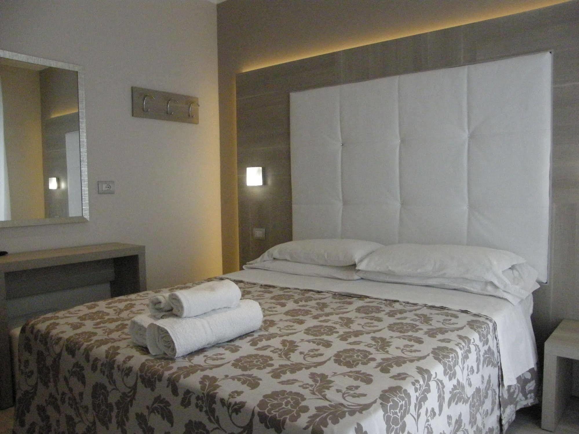 Hotel Stefan Room & Breakfast Гаттео-а-Маре Экстерьер фото