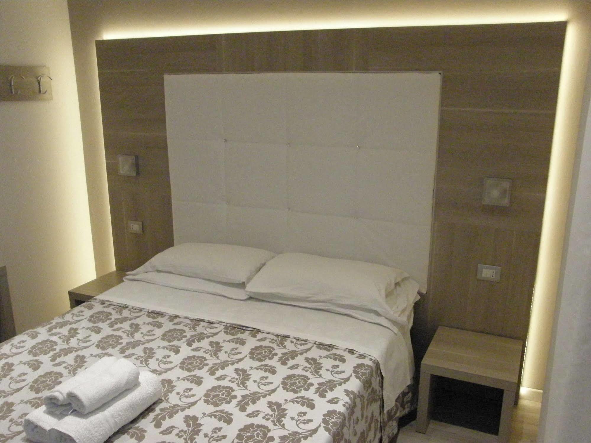 Hotel Stefan Room & Breakfast Гаттео-а-Маре Экстерьер фото