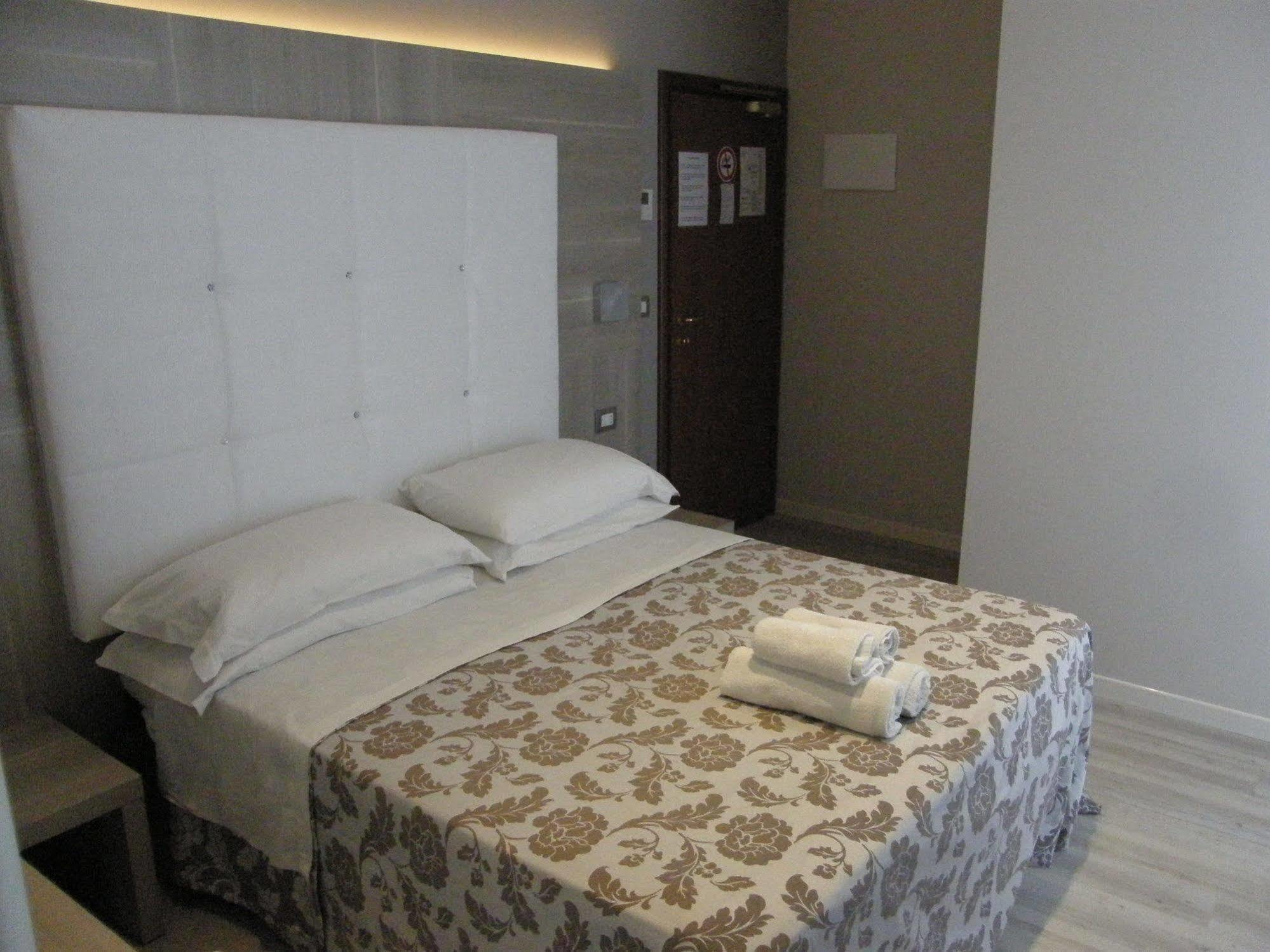 Hotel Stefan Room & Breakfast Гаттео-а-Маре Экстерьер фото
