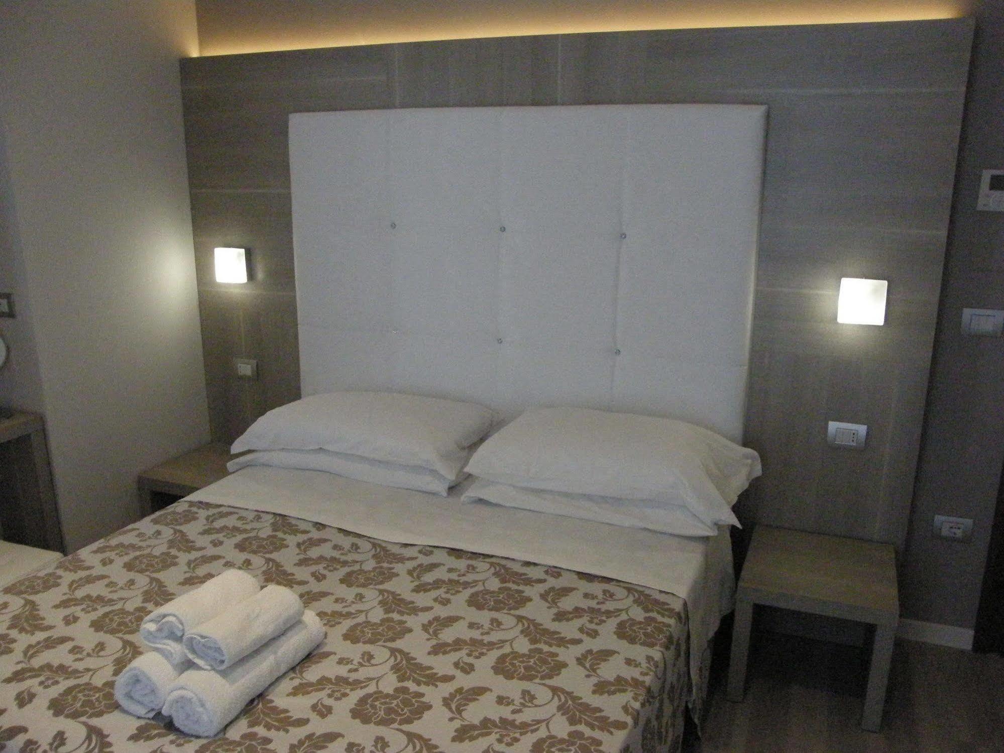 Hotel Stefan Room & Breakfast Гаттео-а-Маре Экстерьер фото
