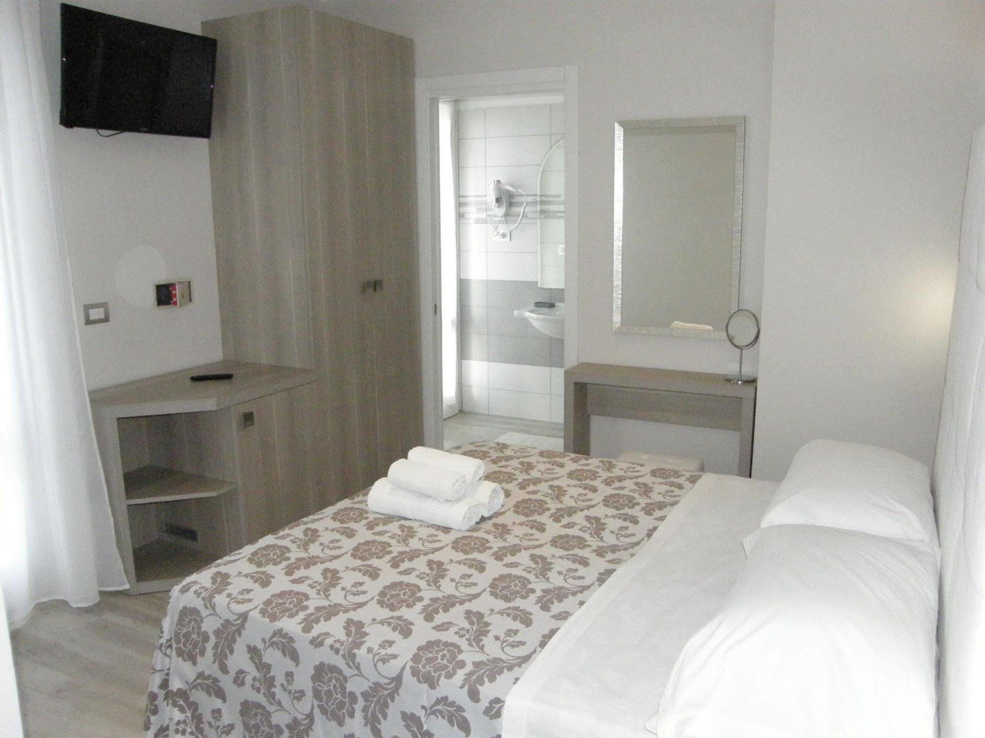 Hotel Stefan Room & Breakfast Гаттео-а-Маре Экстерьер фото