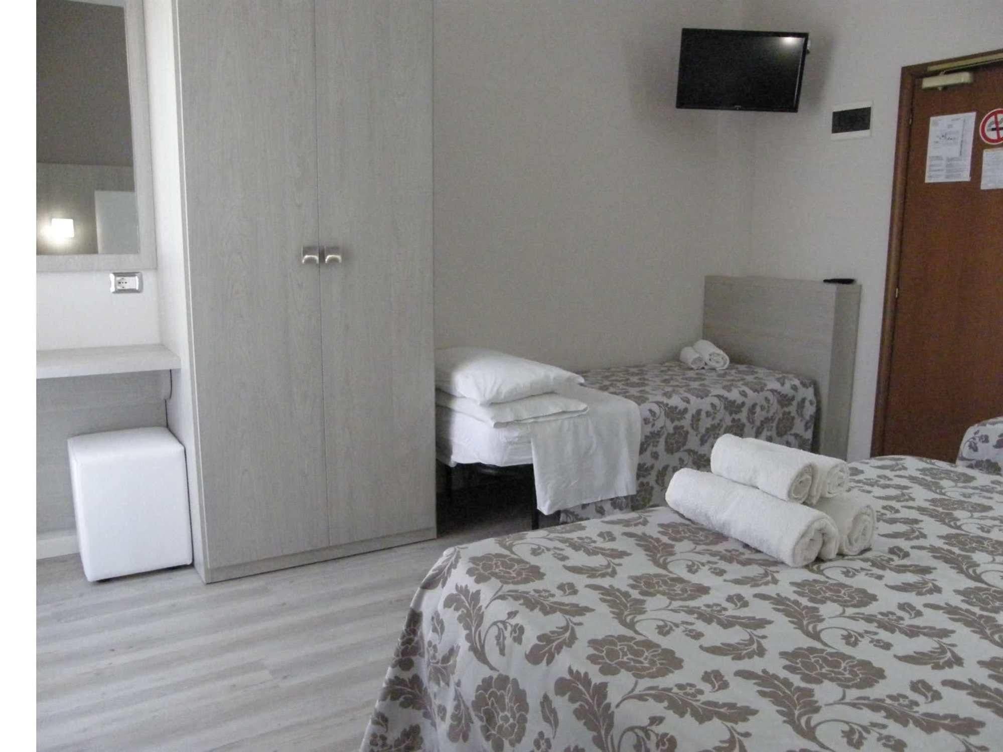 Hotel Stefan Room & Breakfast Гаттео-а-Маре Экстерьер фото